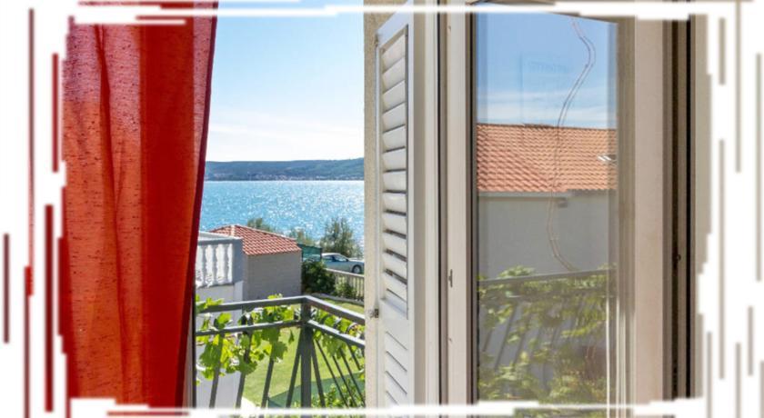 Hostel Oktarin Kastela Bilik gambar