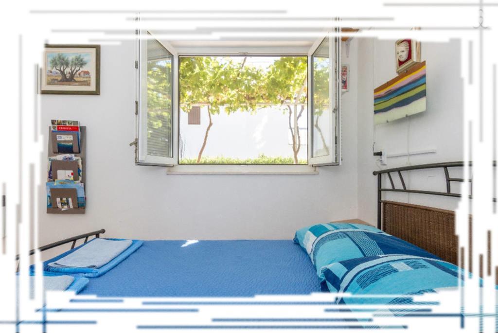 Hostel Oktarin Kastela Bilik gambar