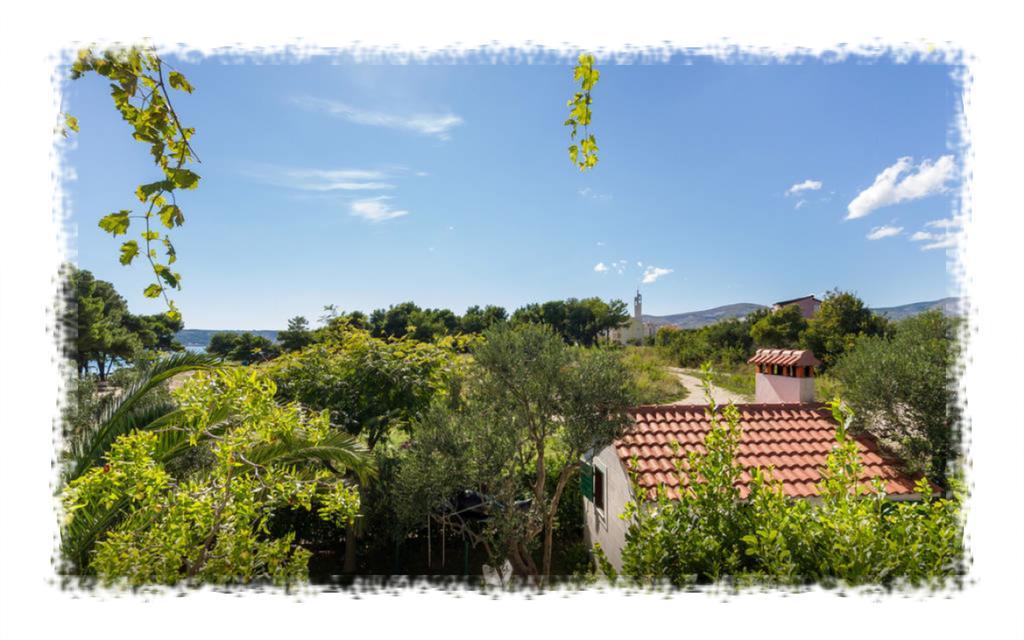 Hostel Oktarin Kastela Bilik gambar