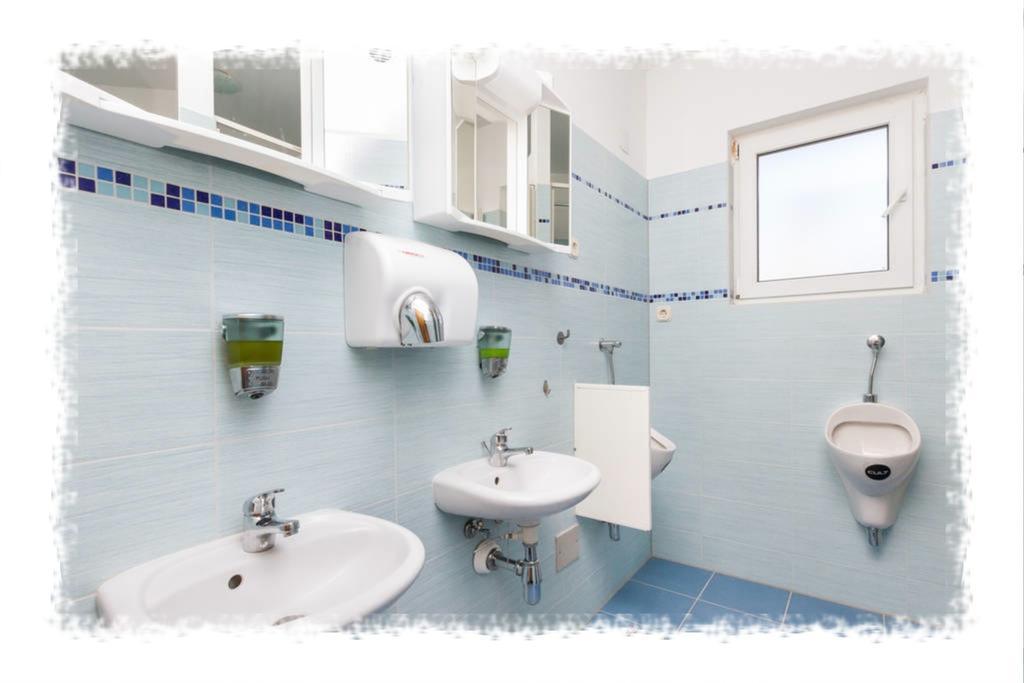 Hostel Oktarin Kastela Luaran gambar