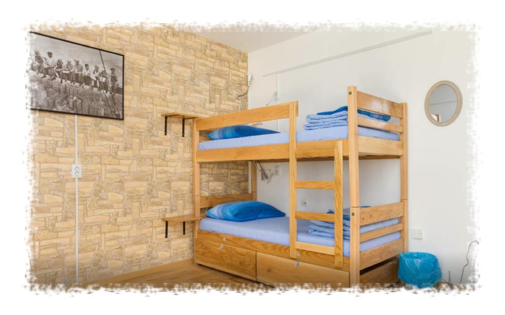 Hostel Oktarin Kastela Bilik gambar